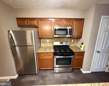 7 Kenwood Drive - Photo Thumbnail 7