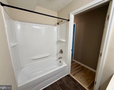 7 Kenwood Drive - Photo Thumbnail 14