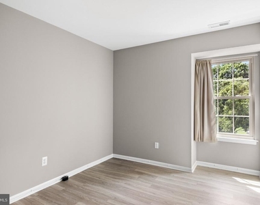 319 Tavistock - Photo Thumbnail 22