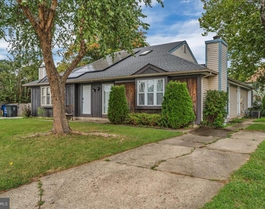 10 Franklin Place - Photo Thumbnail 1