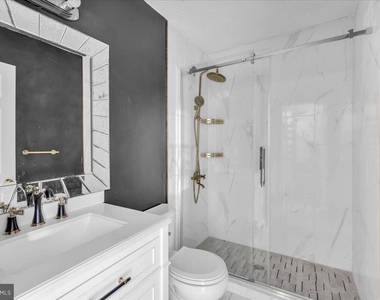 10 Franklin Place - Photo Thumbnail 13