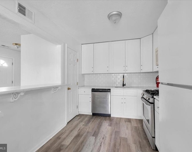 10 Franklin Place - Photo Thumbnail 8
