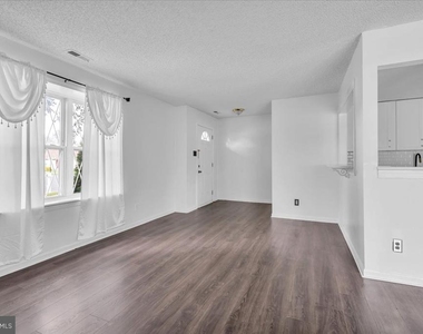 10 Franklin Place - Photo Thumbnail 3
