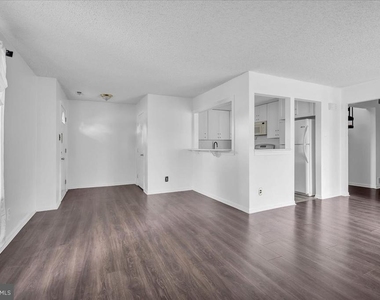 10 Franklin Place - Photo Thumbnail 4