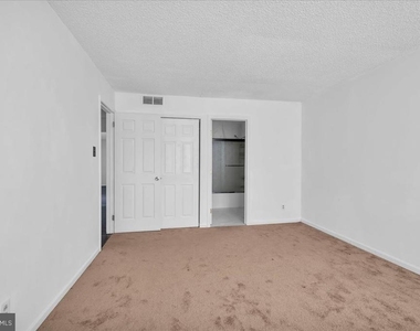 10 Franklin Place - Photo Thumbnail 18