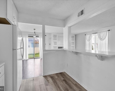 10 Franklin Place - Photo Thumbnail 11