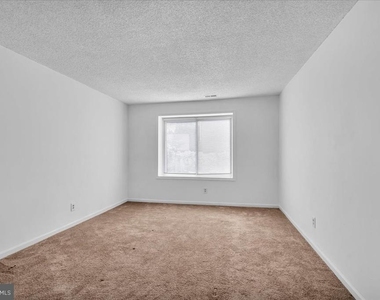 10 Franklin Place - Photo Thumbnail 17
