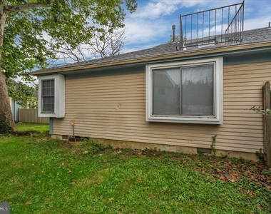 10 Franklin Place - Photo Thumbnail 24