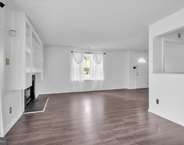 10 Franklin Place - Photo Thumbnail 6