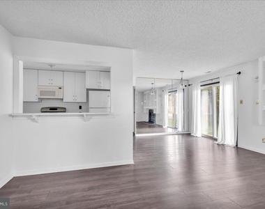 10 Franklin Place - Photo Thumbnail 7