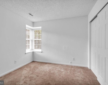 10 Franklin Place - Photo Thumbnail 15