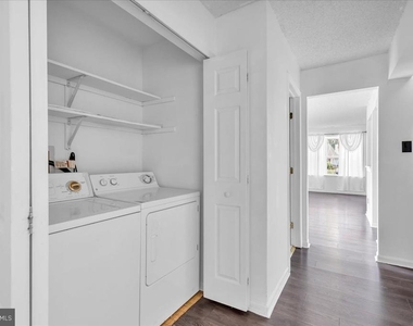10 Franklin Place - Photo Thumbnail 12