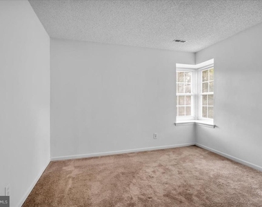 10 Franklin Place - Photo Thumbnail 16