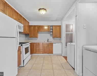 206 A Chaucer Court - Photo Thumbnail 6