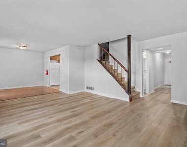 206 A Chaucer Court - Photo Thumbnail 4
