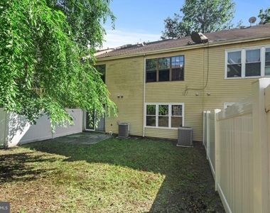 206 A Chaucer Court - Photo Thumbnail 2