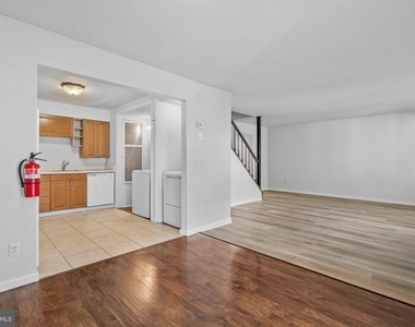 206 A Chaucer Court - Photo Thumbnail 3