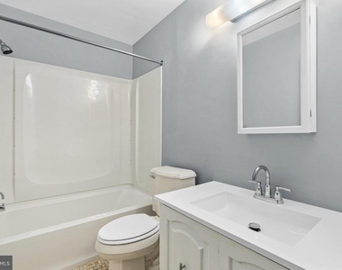 206 A Chaucer Court - Photo Thumbnail 8