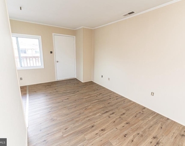 516 Bay Street - Photo Thumbnail 7