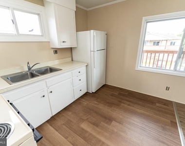 516 Bay Street - Photo Thumbnail 12