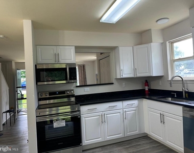241 Merrbaugh Drive - Photo Thumbnail 7