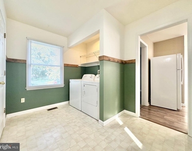 8337 Colony Circle - Photo Thumbnail 14