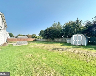 8337 Colony Circle - Photo Thumbnail 2
