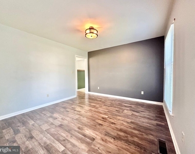 8337 Colony Circle - Photo Thumbnail 11