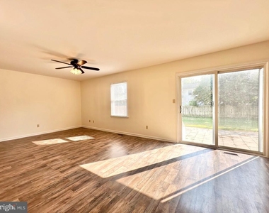 8337 Colony Circle - Photo Thumbnail 4