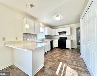 8337 Colony Circle - Photo Thumbnail 6