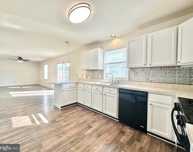 8337 Colony Circle - Photo Thumbnail 7