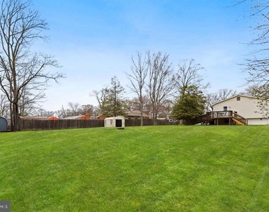 8007 Prince Georges Drive - Photo Thumbnail 2