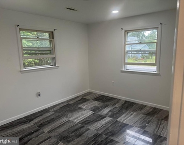 8007 Prince Georges Drive - Photo Thumbnail 12