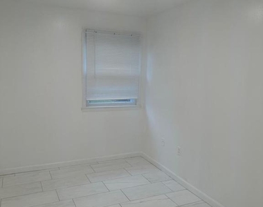 8007 Prince Georges Drive - Photo Thumbnail 14