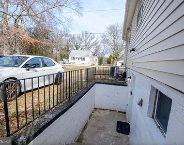8007 Prince Georges Drive - Photo Thumbnail 5