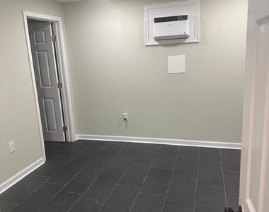 8007 Prince Georges Drive - Photo Thumbnail 18