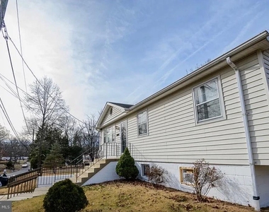 8007 Prince Georges Drive - Photo Thumbnail 8