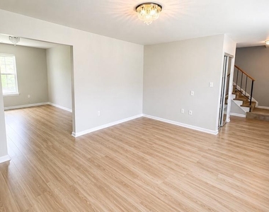 4105 Farmer Place - Photo Thumbnail 3