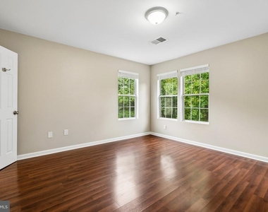 10737 Kitchener Court - Photo Thumbnail 10