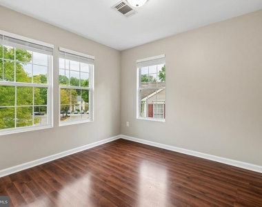 10737 Kitchener Court - Photo Thumbnail 15