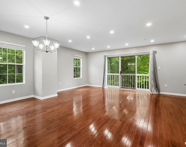 10737 Kitchener Court - Photo Thumbnail 5