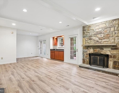 8912 Barrowgate Court - Photo Thumbnail 17