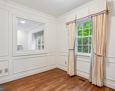 8912 Barrowgate Court - Photo Thumbnail 8