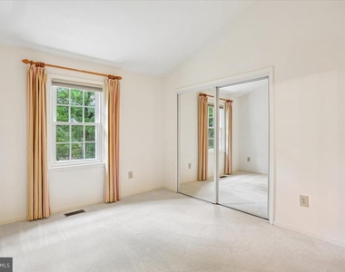 8912 Barrowgate Court - Photo Thumbnail 15