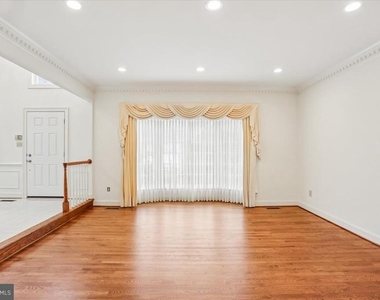 8912 Barrowgate Court - Photo Thumbnail 3