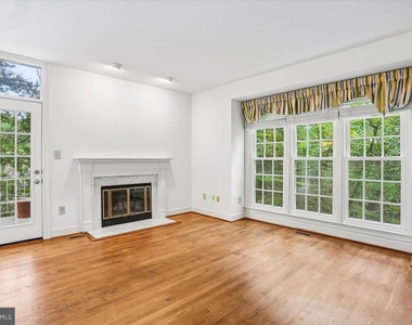 8912 Barrowgate Court - Photo Thumbnail 7