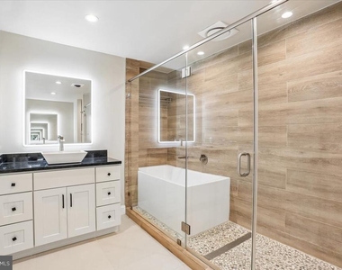 8912 Barrowgate Court - Photo Thumbnail 12