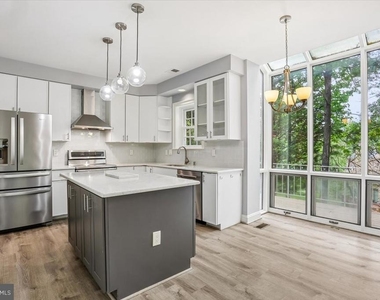 8912 Barrowgate Court - Photo Thumbnail 5