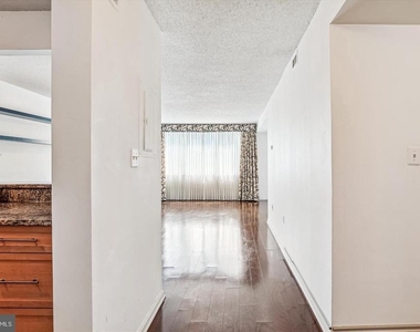 10101 Grosvenor Place - Photo Thumbnail 3