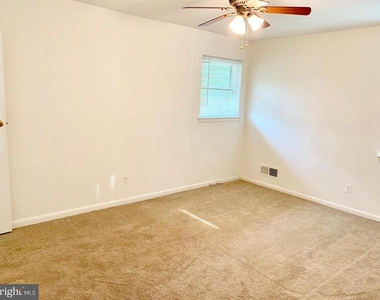 6414 Wilson Lane - Photo Thumbnail 14